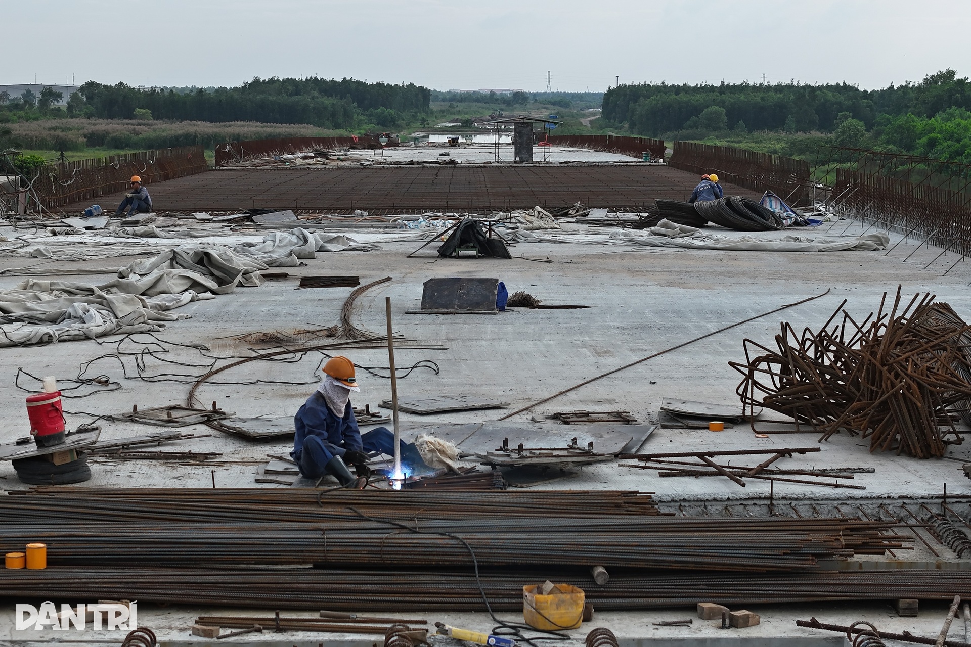 Phó Chủ tịch TPHCM kiểm tra đoạn ì ạch nhất của Vành đai 3 - 5