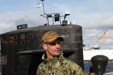 Chỉ huy tàu chiến Mỹ mất chức vì gọi 10 gái mại dâm