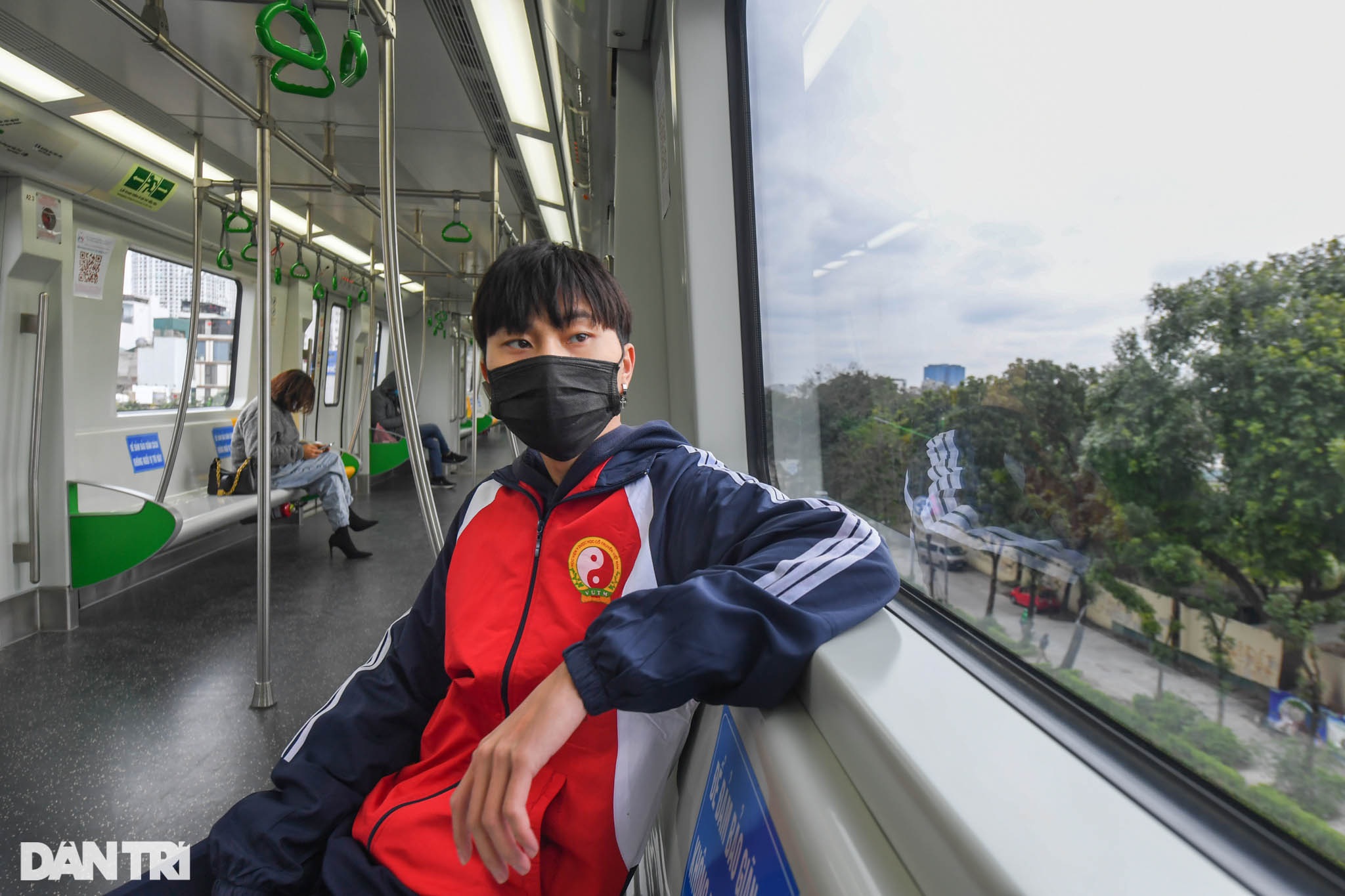 Nhiều sinh viên ở Hà Nội đi học bằng tàu Cát Linh - Hà Đông để tránh rét - 13 Nhiều sinh viên ở Hà Nội đi học bằng tàu Cát Linh - Hà Đông để tránh rét - 13