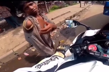 Thiếu niên bị "lật mặt" chiêu trò đóng kịch để xin tiền