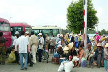 “Sốt” vé xe khách chất lượng cao vào Nam