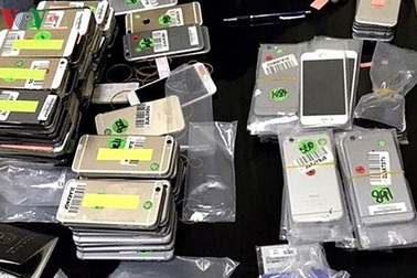 Lô hàng điện thoại "lậu" hơn 2 tỷ đồng bị bắt giữ tại Việt Nam