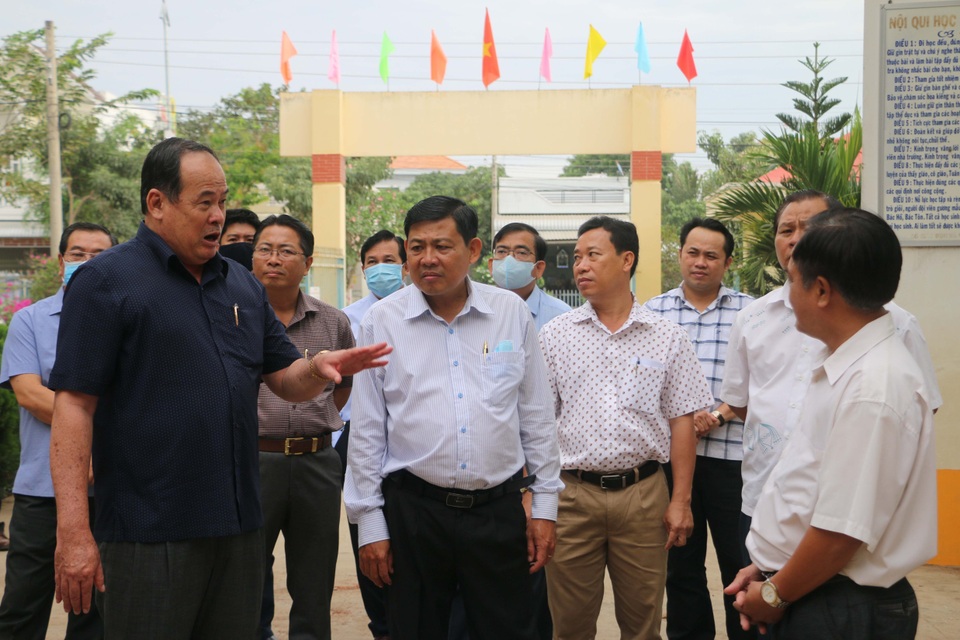 Xem xét xử lý hình sự người đàn ông trốn khỏi khu cách ly - 1 Xem xét xử lý hình sự người đàn ông trốn khỏi khu cách ly - 1