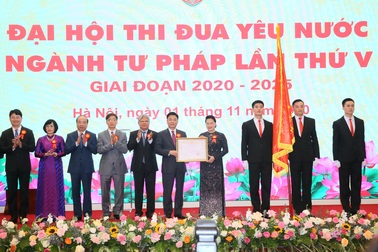 Ngành tư pháp đón nhận Huân chương Lao động hạng Nhất