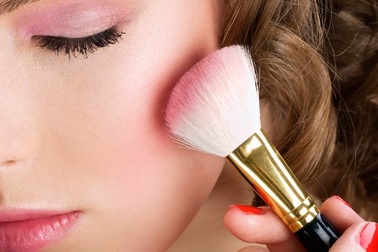 Lịch sử nghìn năm của… phấn má hồng