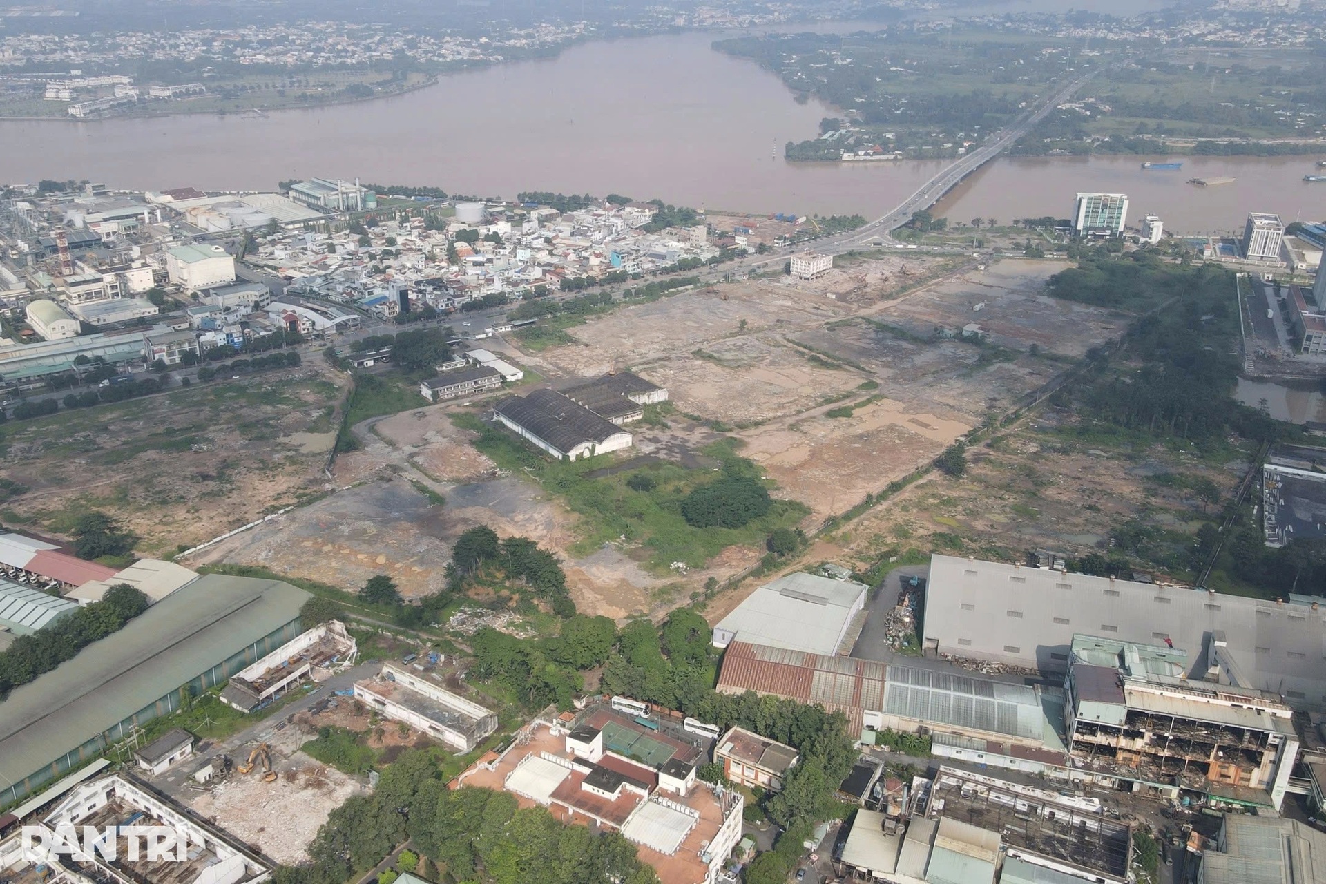 Hiện trạng khu đất vàng cạnh sông Đồng Nai và quốc lộ 1 sắp đấu giá - 1 Hiện trạng khu đất vàng cạnh sông Đồng Nai và quốc lộ 1 sắp đấu giá - 1