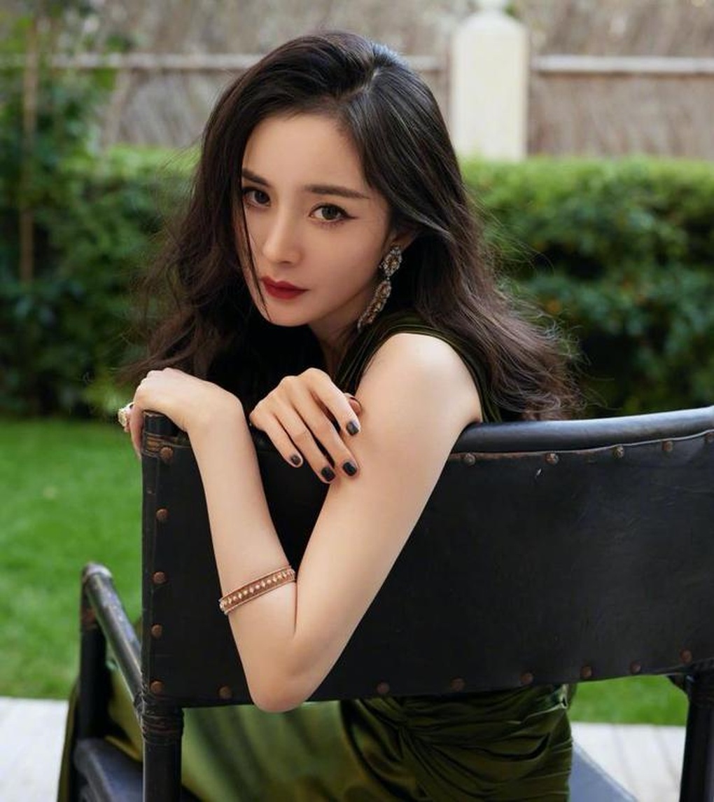 Dương Mịch phải nhập viện cấp cứu, fan đòi tẩy chay chương trình - 1 Dương Mịch phải nhập viện cấp cứu, fan đòi tẩy chay chương trình - 1