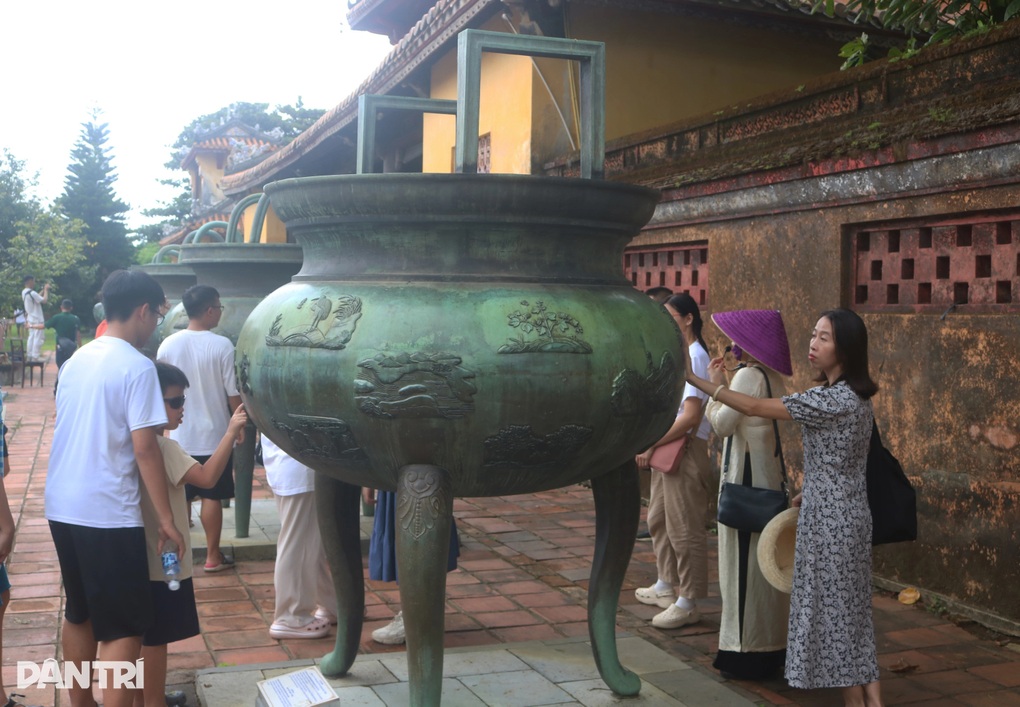 Mãng vương xà trên Huyền đỉnh ở Đại nội Huế - 1 Mãng vương xà trên Huyền đỉnh ở Đại nội Huế - 1