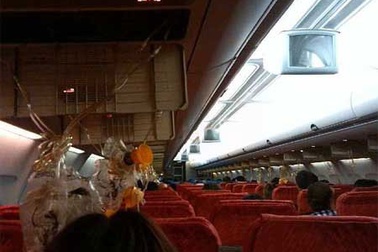 Máy bay Thái hỏng động cơ giữa trời, khách trào máu tai