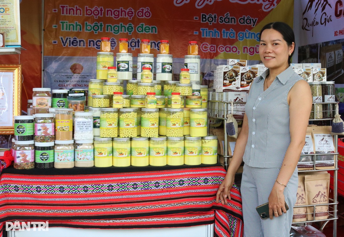 Nữ nông dân chặt cà phê, trồng nghệ, thu hàng trăm triệu mỗi năm - 5 Nữ nông dân chặt cà phê, trồng nghệ, thu hàng trăm triệu mỗi năm - 5