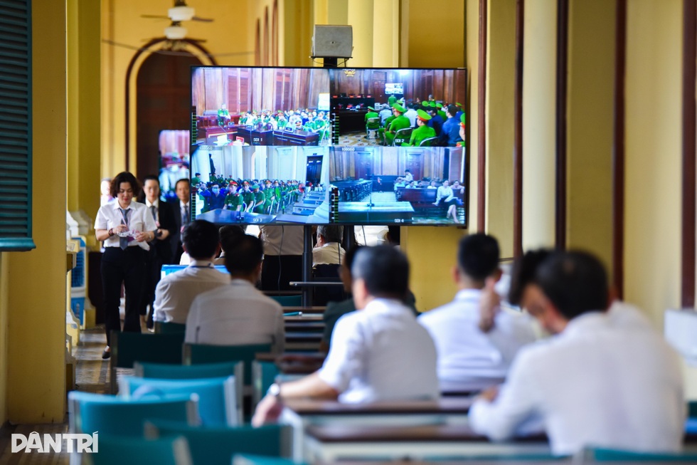 Vì sao ngân hàng nước ngoài phản đối bà Trương Mỹ Lan bán tòa nhà 1 tỷ USD? - 2 Vì sao ngân hàng nước ngoài phản đối bà Trương Mỹ Lan bán tòa nhà 1 tỷ USD? - 2