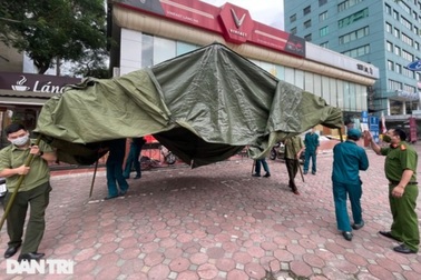 Hà Nội dựng lều dã chiến, kiểm tra giấy đi đường của người dân trong nội đô