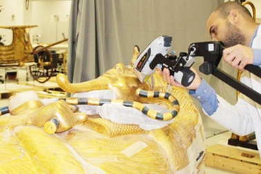 Ai Cập phục chế quan tài lớn của Pharaoh Tutankhamun
