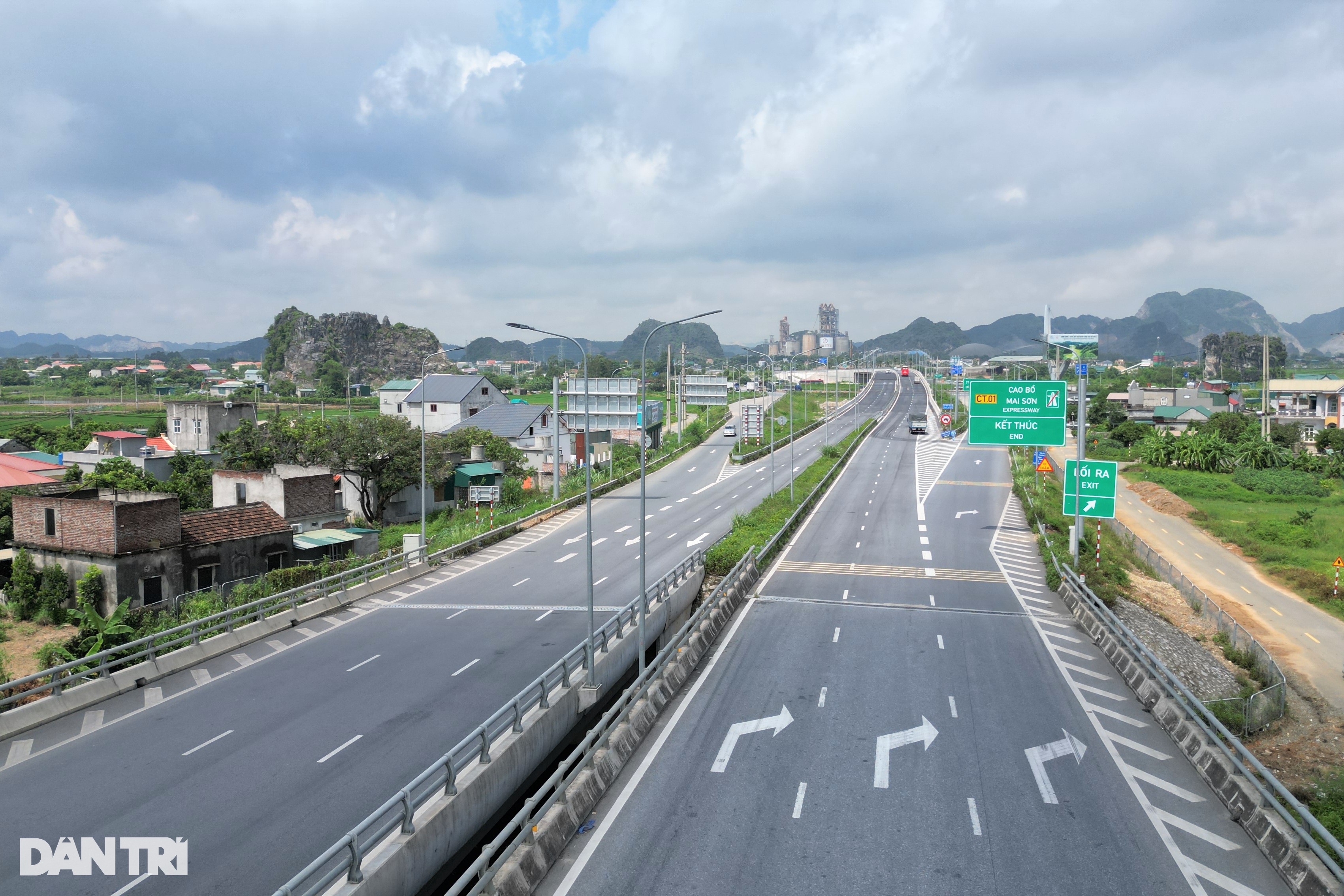 Cận cảnh tuyến cao tốc nút thắt cổ chai chưa thu phí đã đề xuất mở rộng - 11