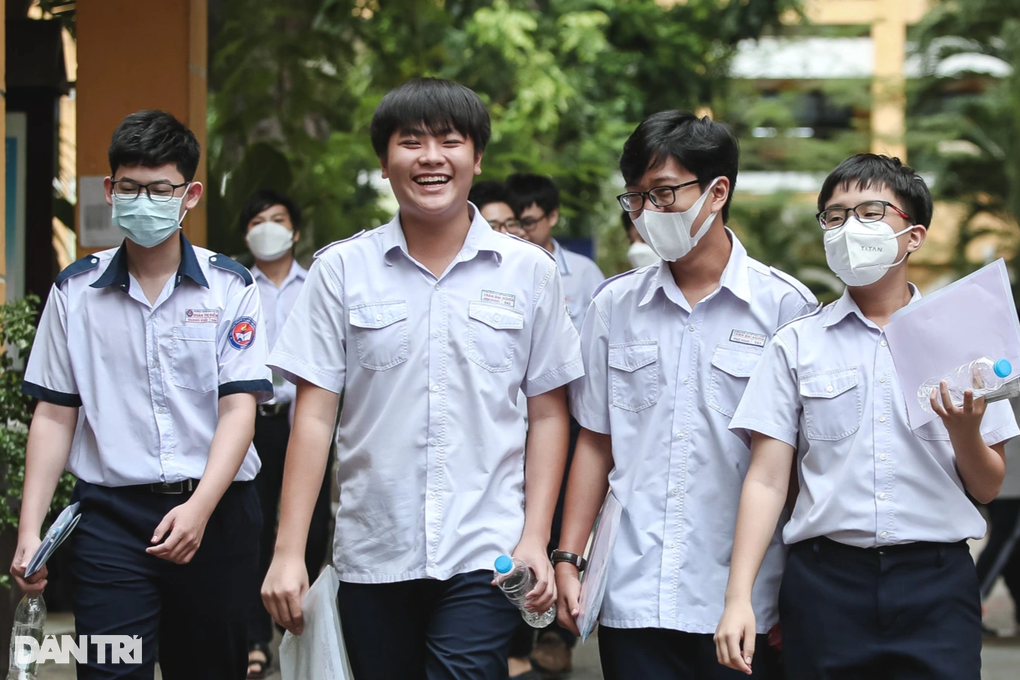 Thủ khoa lớp 10 TPHCM đạt 29,25 điểm, 1012 thí sinh tổng điểm trên 27 - 1 Thủ khoa lớp 10 TPHCM đạt 29,25 điểm, 1012 thí sinh tổng điểm trên 27 - 1
