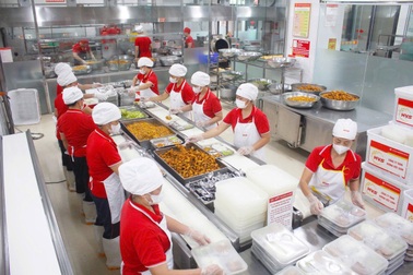 Hương Việt Sinh chăm sóc thế hệ trẻ bằng bữa ăn học đường ngon sạch