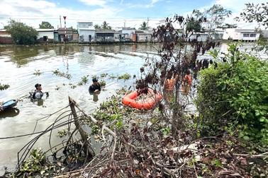 Tìm thấy thi thể bé trai 11 tuổi mất tích gần một ngày dưới sông
