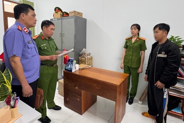 Vụ giám đốc nghi sản xuất cà phê giả: Tạm giữ một nhân viên