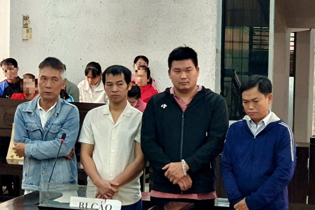 Sản xuất hàng tấn giá đỗ ủ chất độc, 4 bị cáo lĩnh án - 1 Sản xuất hàng tấn giá đỗ ủ chất độc, 4 bị cáo lĩnh án - 1