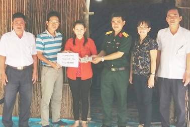 Bạn đọc Dân trí giúp đỡ vợ chồng Út Nhớ vượt qua khó khăn