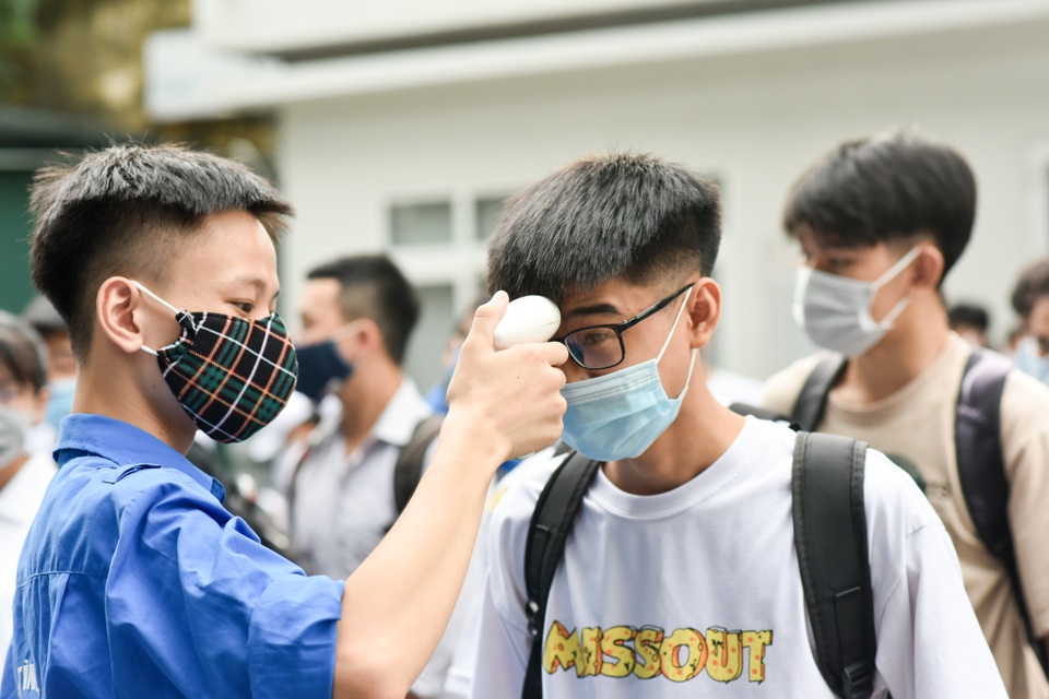 Thí sinh háo hức tham dự Bài kiểm tra tư duy vào trường ĐH Bách khoa Hà Nội - 3 Thí sinh háo hức tham dự Bài kiểm tra tư duy vào trường ĐH Bách khoa Hà Nội - 3