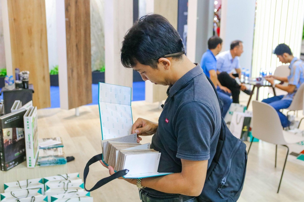 Cận cảnh không gian rừng xanh tại gian hàng ra mắt thương hiệu ván gỗ KES - 10 Cận cảnh không gian rừng xanh tại gian hàng ra mắt thương hiệu ván gỗ KES - 10