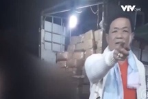 Hoạt động bảo kê "toát mồ hôi" ở chợ Long Biên