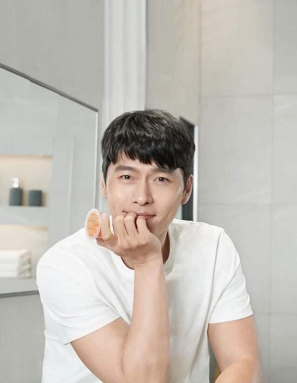 Hyun Bin khoe nhan sắc “cực phẩm” ở tuổi 38 - 3 Hyun Bin khoe nhan sắc “cực phẩm” ở tuổi 38 - 3
