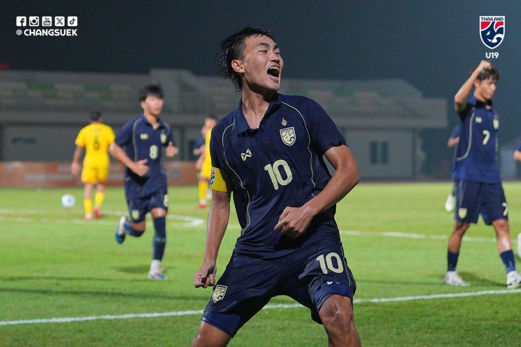 U19 Thái Lan thắng nghẹt thở, U19 Việt Nam ở rất gần tấm vé vào bán kết - 1