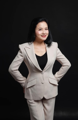 NSND Thu Quế nắm chặt tay NSƯT Phạm Cường, nhận kỷ niệm chương điện ảnh - 8