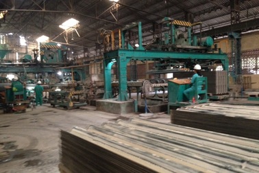 Mục sở thị môi trường làm việc của công nhân sản xuất tấm lợp fibro ximăng