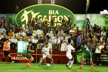 Bóng đá mang lễ hội đến Nha Trang