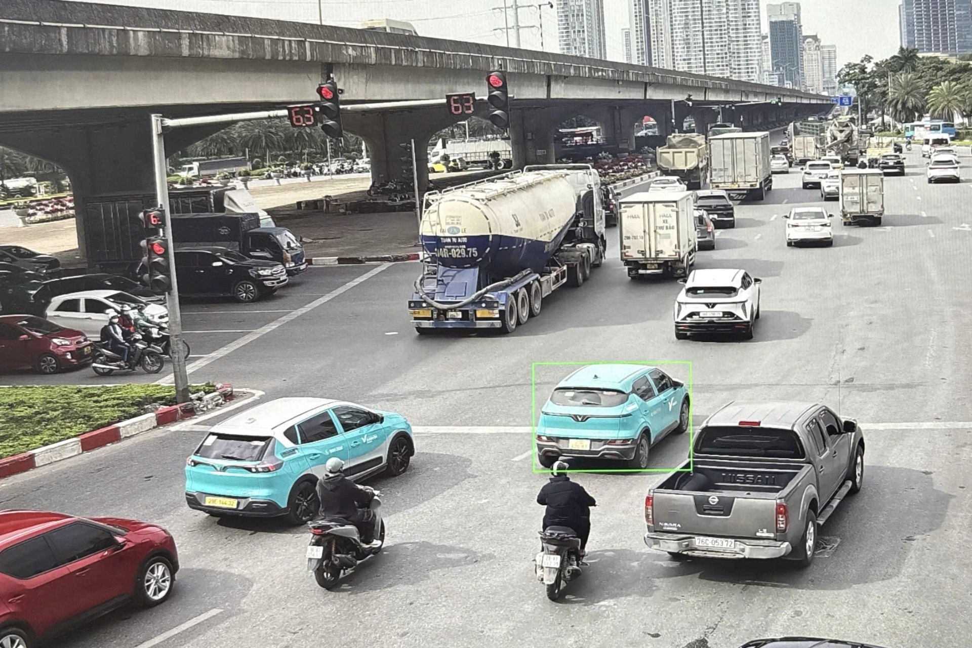 Danh sách gần 2.200 ô tô, xe máy bị camera AI "soi" vi phạm ở Hà Nội