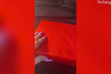 Người phụ nữ gây sốt mạng với món quà Valentine "điếng người"