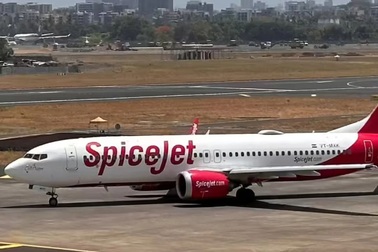 Hành khách cố xông vào buồng lái đòi bật điều hòa, chuyến bay trễ 7 tiếng