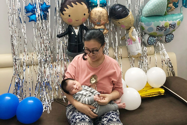 Tranh cãi cha mẹ Việt "chi trăm triệu" đặt tên để con sung sướng, giàu sang