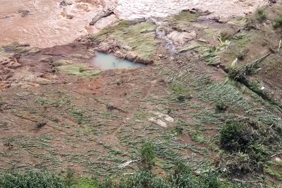 Tan hoang sau vụ vỡ tường đập thủy điện - 6 Tan hoang sau vụ vỡ tường đập thủy điện - 6