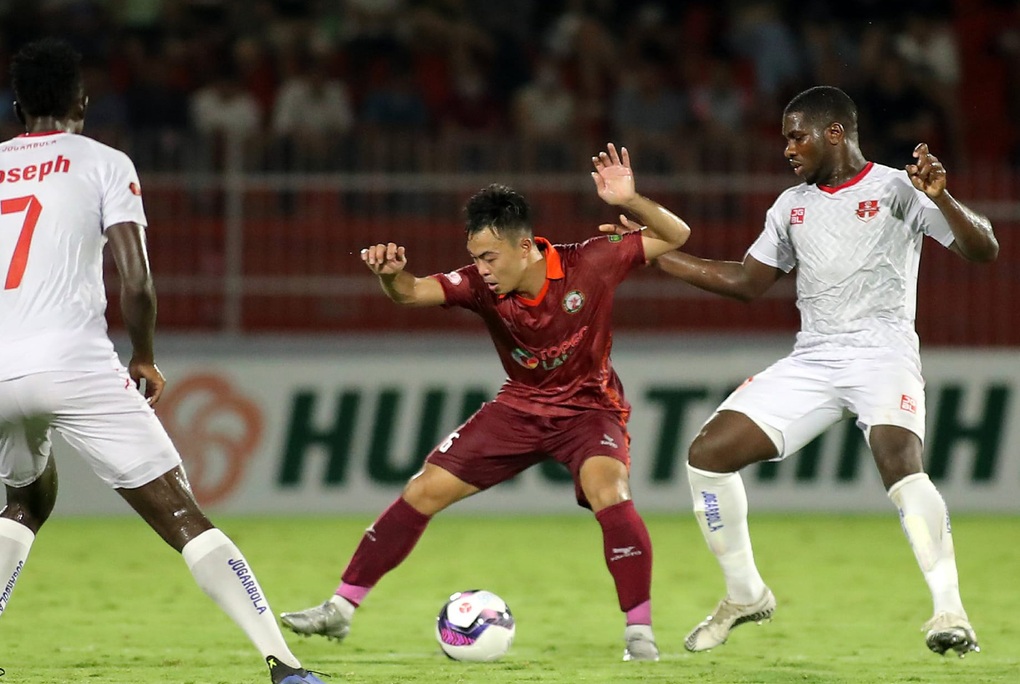 CLB Bình Định suýt thua Hải Phòng, lỡ cơ hội áp sát ngôi đầu bảng - 2 CLB Bình Định suýt thua Hải Phòng, lỡ cơ hội áp sát ngôi đầu bảng - 2