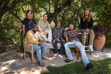 Những ca khúc nào của Maroon 5 sẽ khuấy đảo  8Wonder Winter Festival?