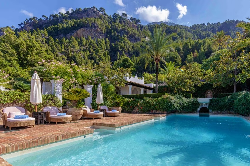 Lý do Michael Douglas không bán biệt thự 800 tỷ đồng ở Majorca, Tây Ban Nha - 3 Lý do Michael Douglas không bán biệt thự 800 tỷ đồng ở Majorca, Tây Ban Nha - 3