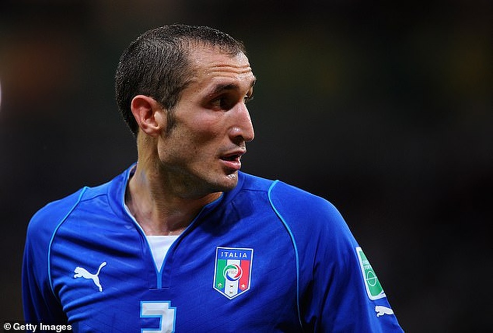 Chiellini xin lỗi vì tuyên bố Balotelli xứng đáng... ăn tát - 1 Chiellini xin lỗi vì tuyên bố Balotelli xứng đáng... ăn tát - 1