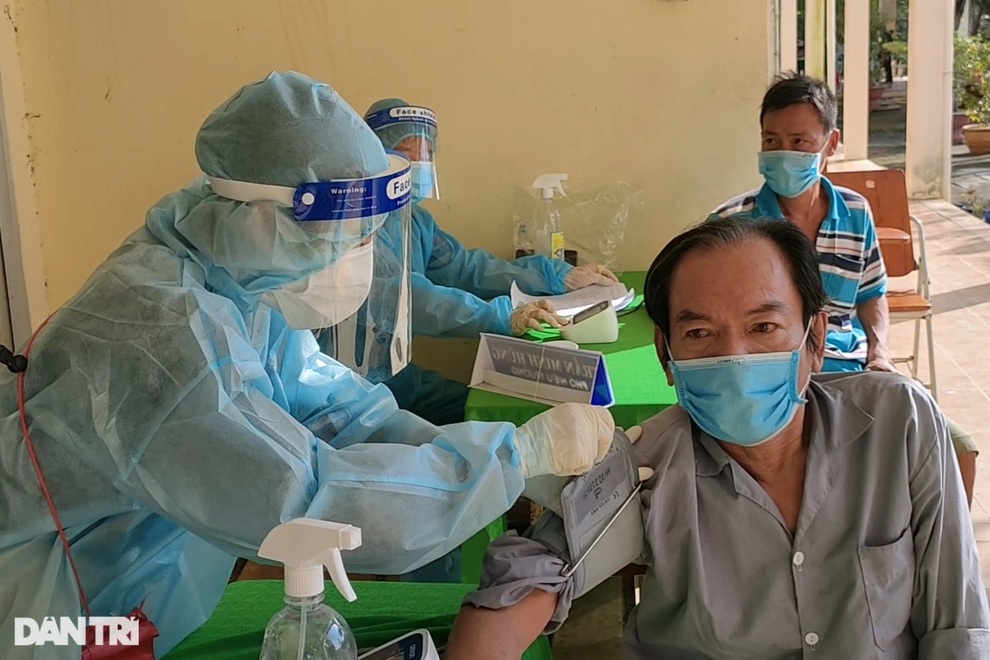 Đẩy nhanh tốc độ tiêm vaccine cho người lao động miền Tây - 1 Đẩy nhanh tốc độ tiêm vaccine cho người lao động miền Tây - 1