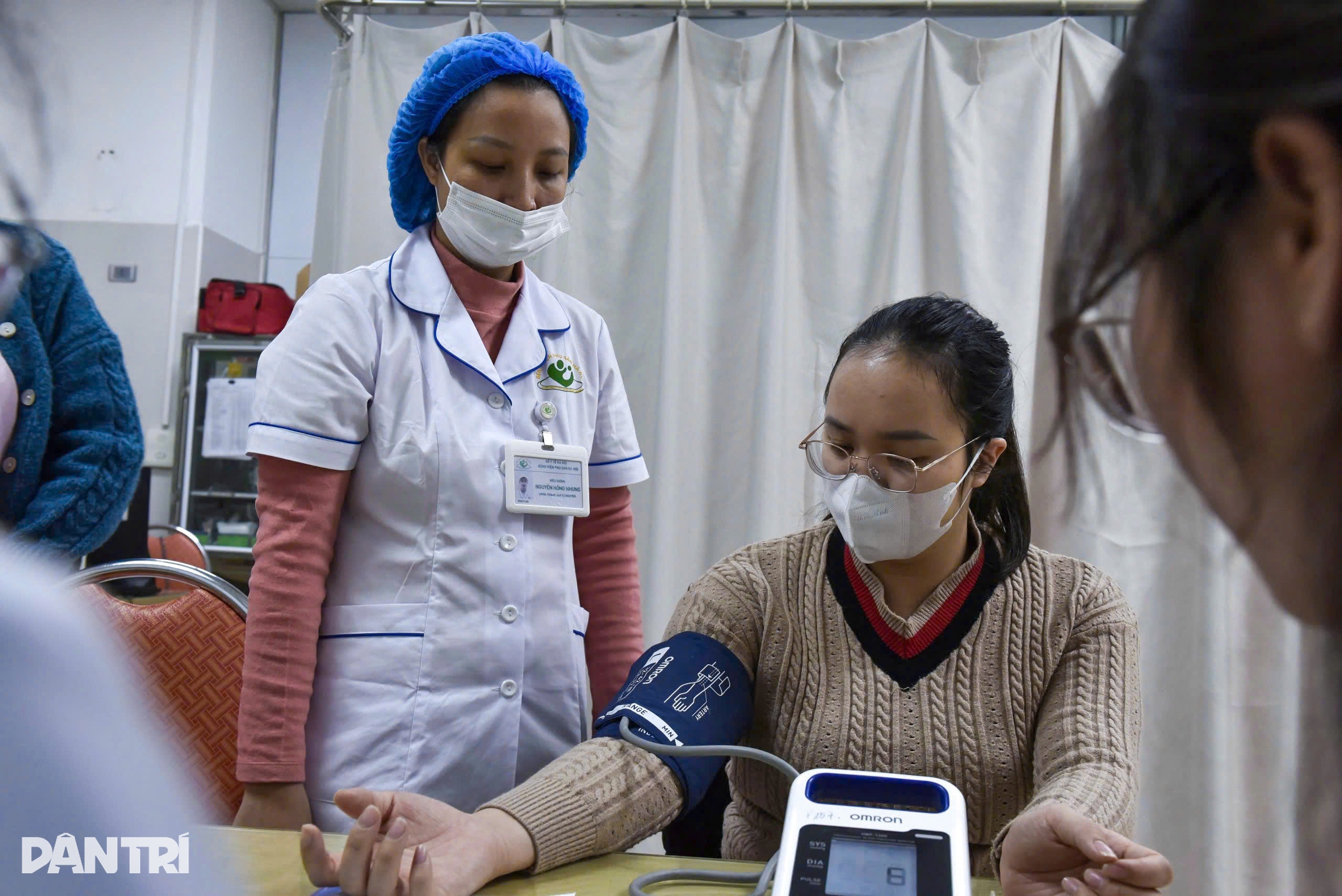 Xuyên đêm đón những công dân 2025 Việt Nam đầu tiên - 2 Xuyên đêm đón những công dân 2025 Việt Nam đầu tiên - 2
