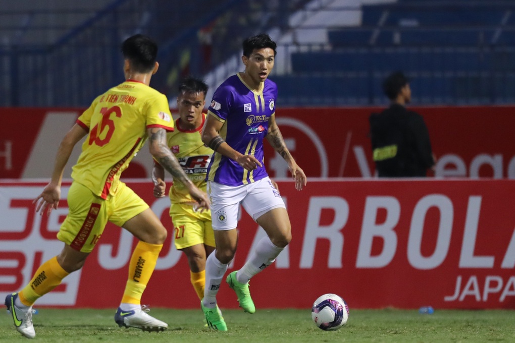 CLB Hà Nội đánh rơi điểm ở Thanh Hóa, cuộc đua vô địch V-League vẫn hấp dẫn - 4 CLB Hà Nội đánh rơi điểm ở Thanh Hóa, cuộc đua vô địch V-League vẫn hấp dẫn - 4