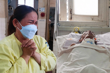 Nhiều người đột ngột bị viêm não nằm liệt, nợ nần chồng chất vì viện phí