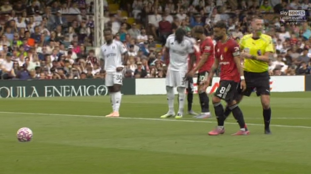 Đá hỏng phạt đền, Bruno Fernandes bất ngờ đổ lỗi cho trọng tài - 1 Đá hỏng phạt đền, Bruno Fernandes bất ngờ đổ lỗi cho trọng tài - 1
