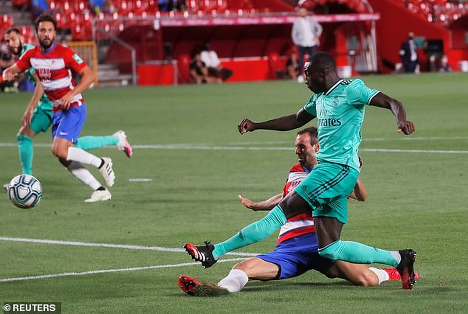 Benzema lập công, Real Madrid tiến gần đến chức vô địch La Liga - 1 Benzema lập công, Real Madrid tiến gần đến chức vô địch La Liga - 1