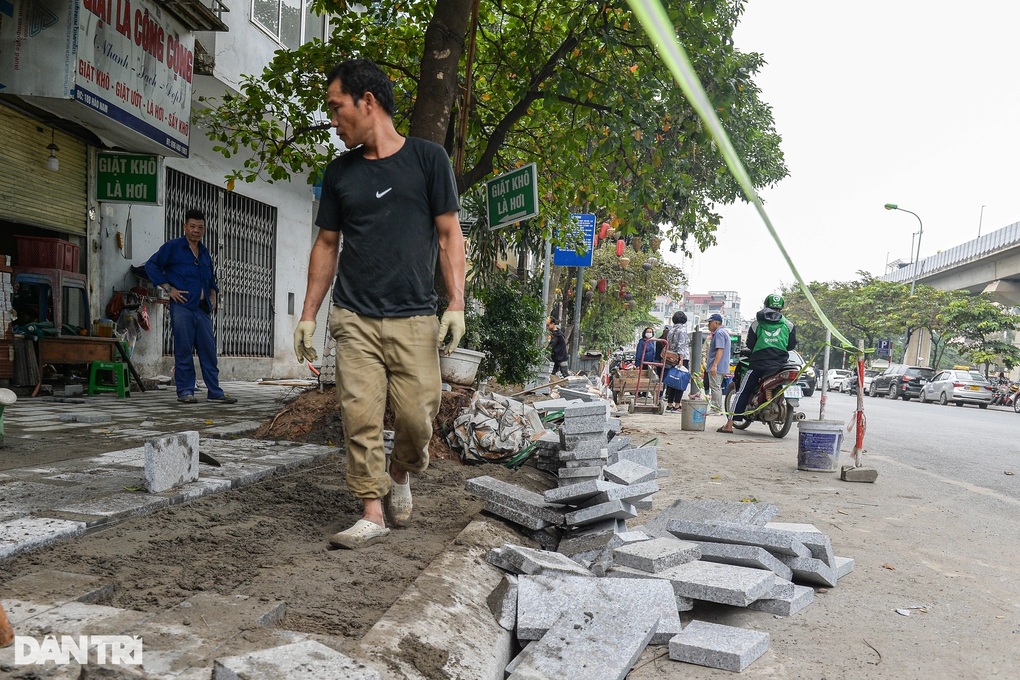 Vỉa hè được lát đá ở Hà Nội chưa ghi nhận hư hỏng lớn - 1 Vỉa hè được lát đá ở Hà Nội chưa ghi nhận hư hỏng lớn - 1