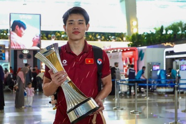 U23 Việt Nam mang cúp vô địch Đông Nam Á về nước