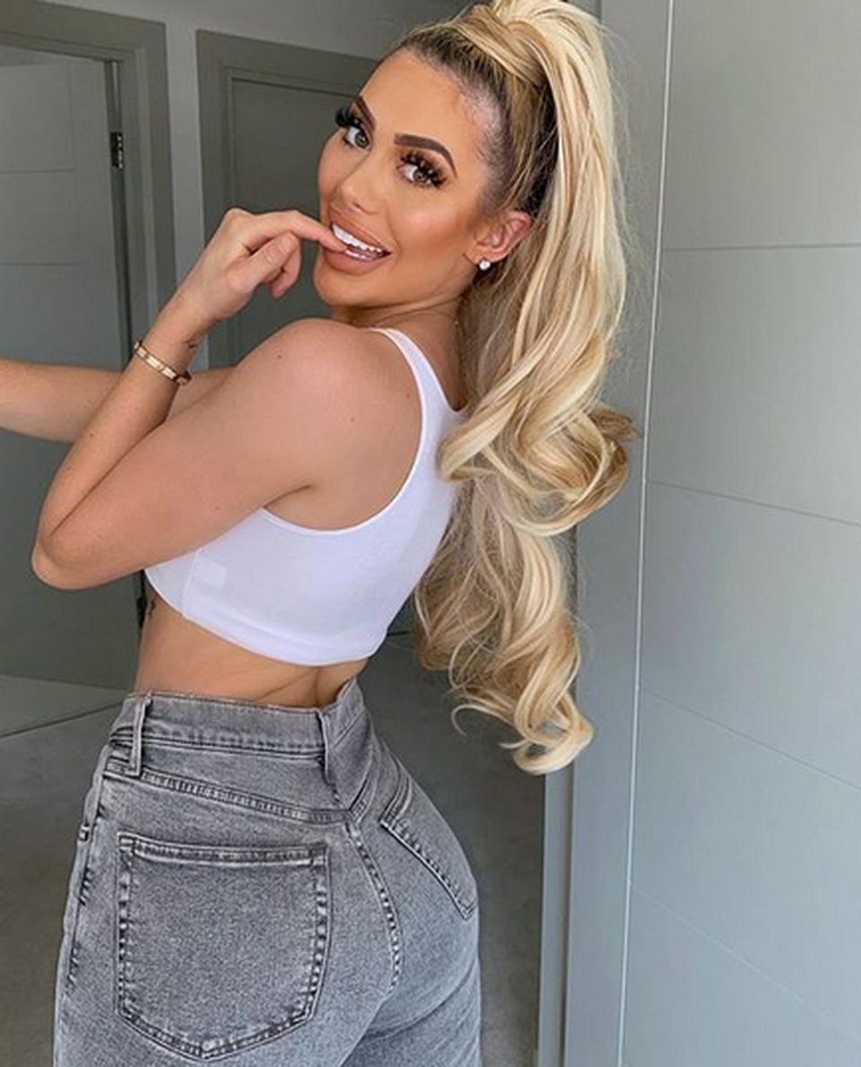 Chloe Ferry liên tục khoe ảnh gợi cảm khi ở nhà - 6 Chloe Ferry liên tục khoe ảnh gợi cảm khi ở nhà - 6